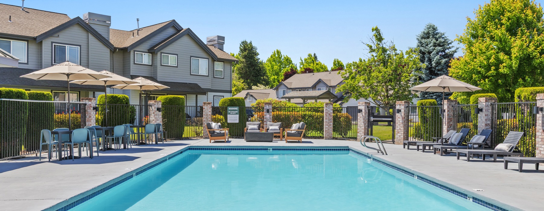 luxury-apartment-pool-vancouver-wa